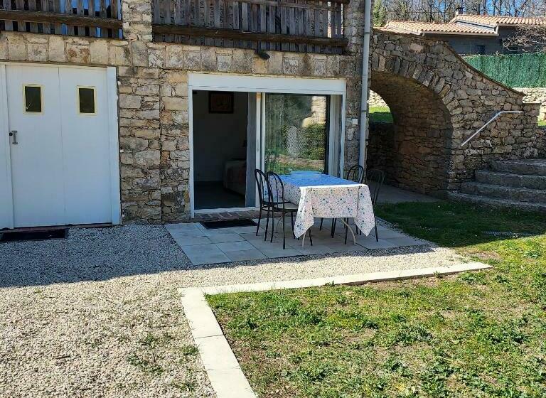 פנסיון Les Pierres De Cézaire