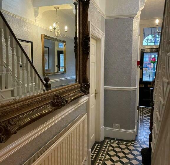 Пансион The Vines Lodge