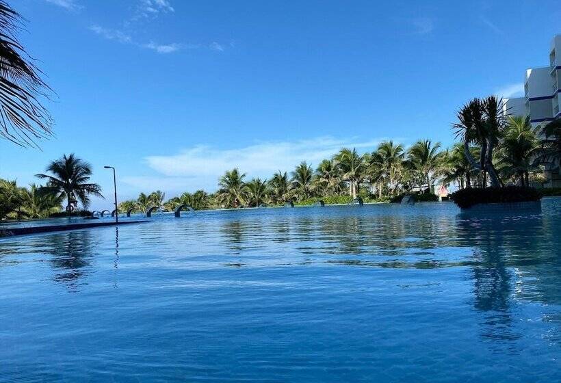 هتل The Sea View Cam Ranh Beach Resort