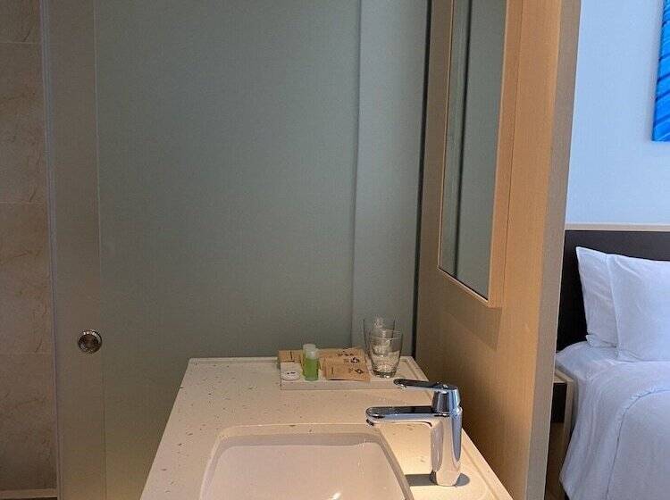 هتل The Sea View Cam Ranh Beach Resort