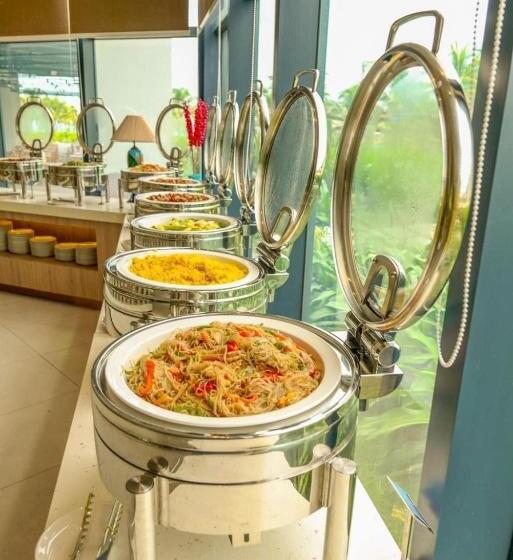 هتل The Sea View Cam Ranh Beach Resort