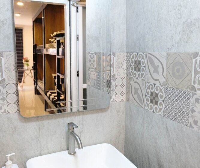 هاستل J & J Homestay