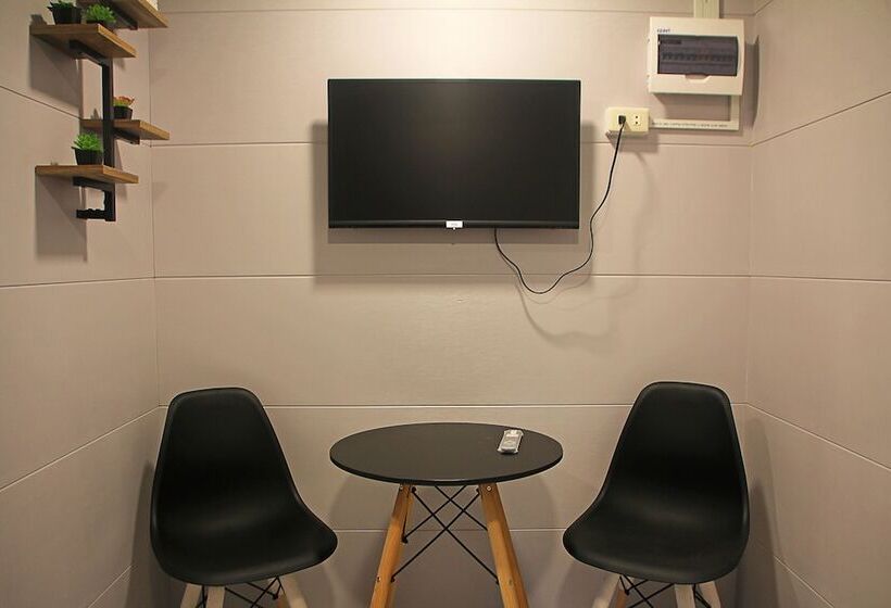 هاستل J & J Homestay