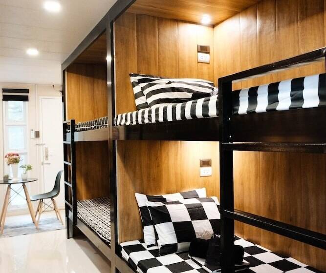 هاستل J & J Homestay