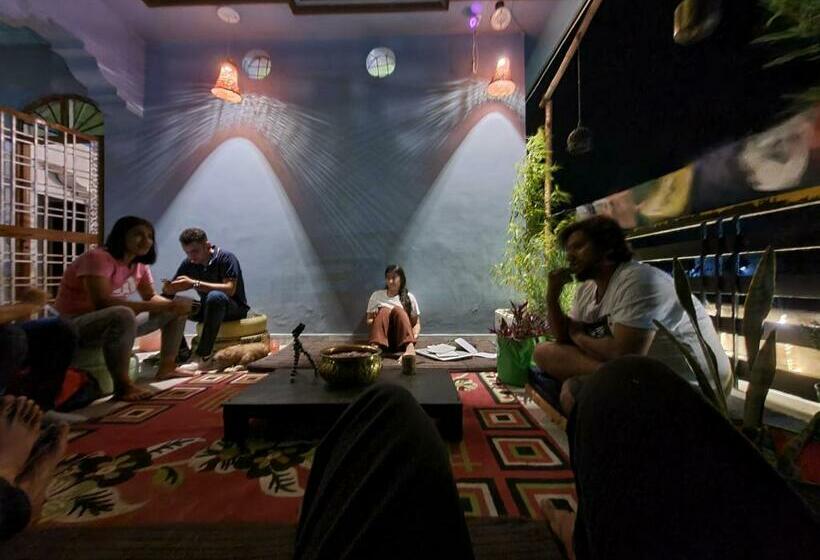 Albergue Sun N Soil Backpacker