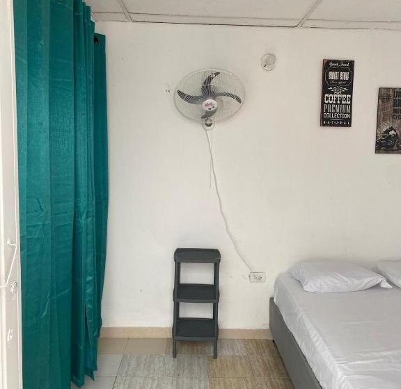 تختخواب و صبحانه Aurelia Compartida Hospedaje