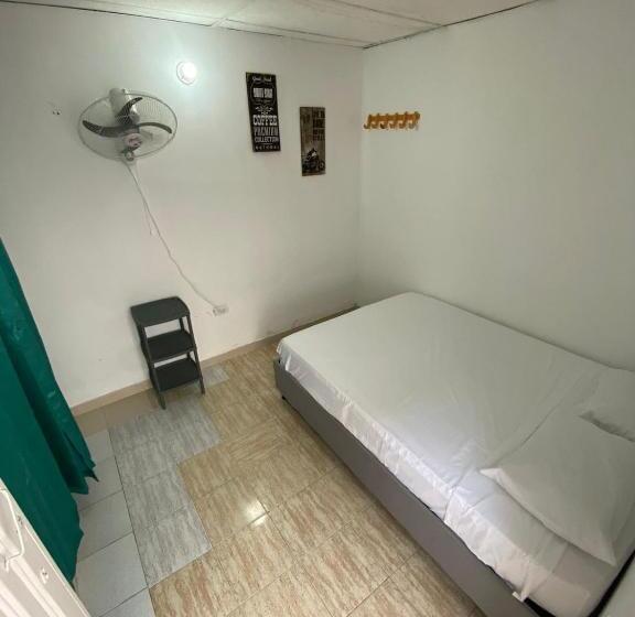 ベッドアンドブレックファースト Aurelia Compartida Hospedaje