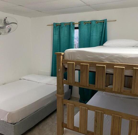 ベッドアンドブレックファースト Aurelia Compartida Hospedaje