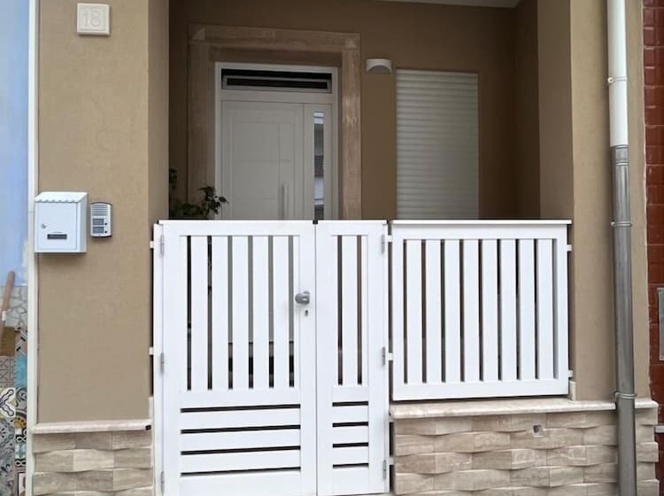 تختخواب و صبحانه La Perla A Marzamemi