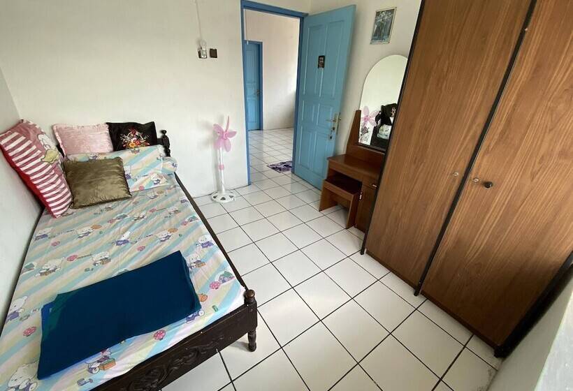 مبيت وإفطار Singgah Macanan