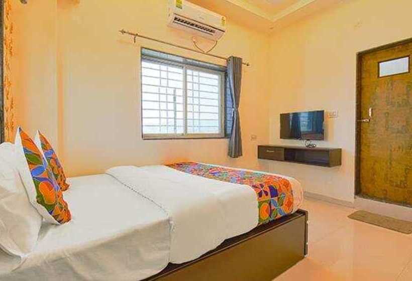 Fabhotel The Golden Leaf