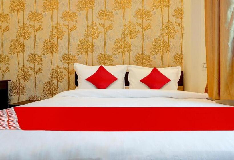 Fabhotel The Golden Leaf