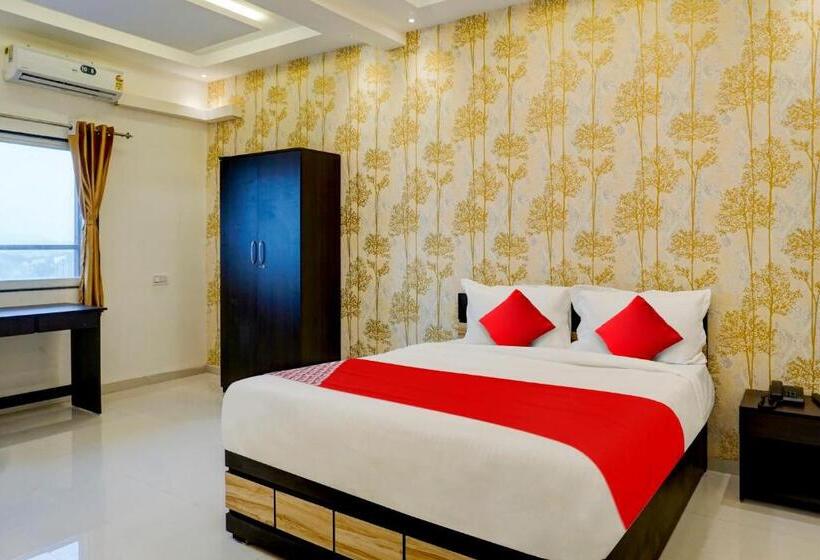 Fabhotel The Golden Leaf