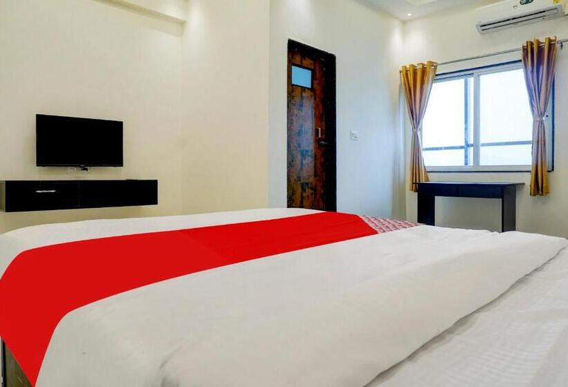 Fabhotel The Golden Leaf