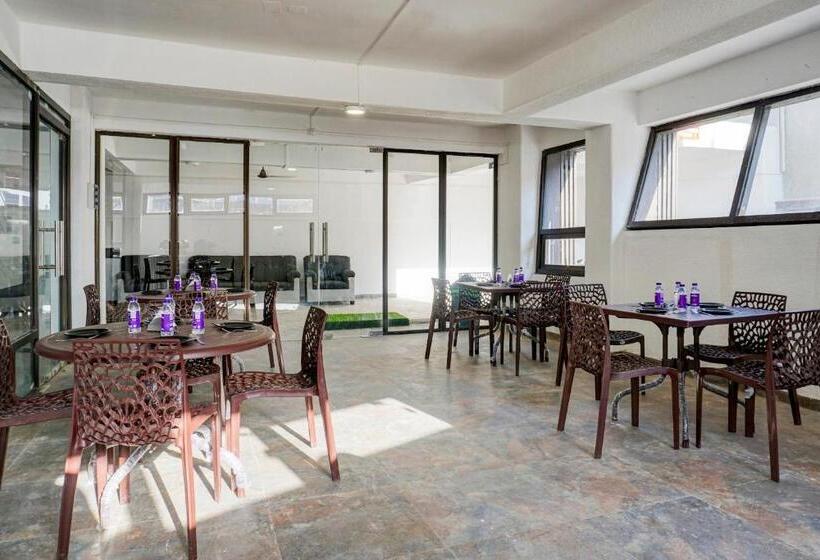 Fabhotel The Golden Leaf