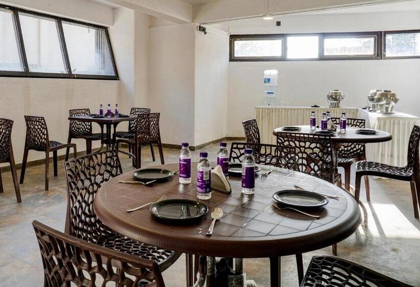 Fabhotel The Golden Leaf