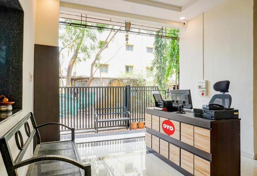 Fabhotel The Golden Leaf