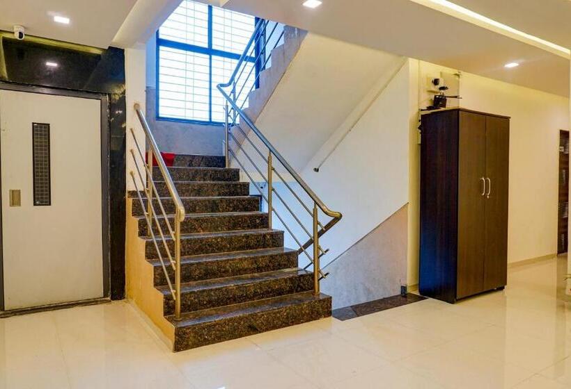 Fabhotel The Golden Leaf