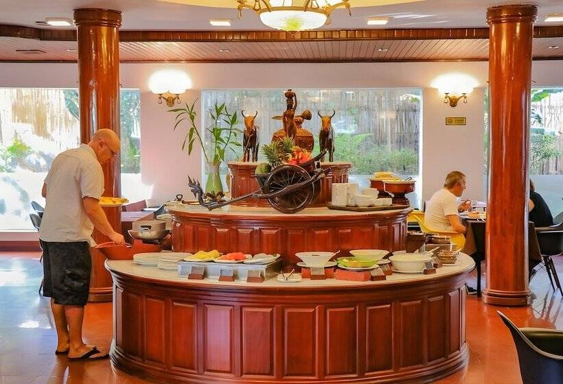 Отель Angkor Trails Residence