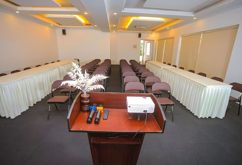 Отель Angkor Trails Residence