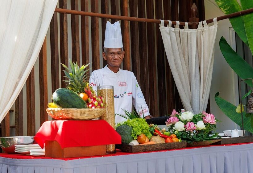 Отель Angkor Trails Residence