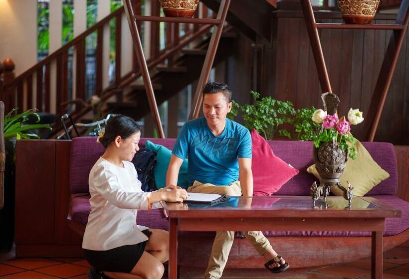 Отель Angkor Trails Residence