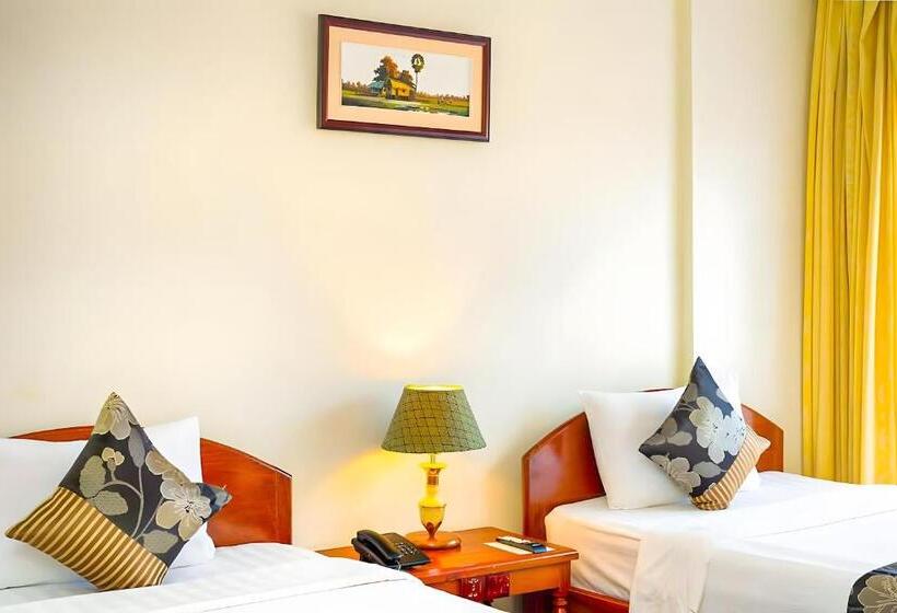 Отель Angkor Trails Residence