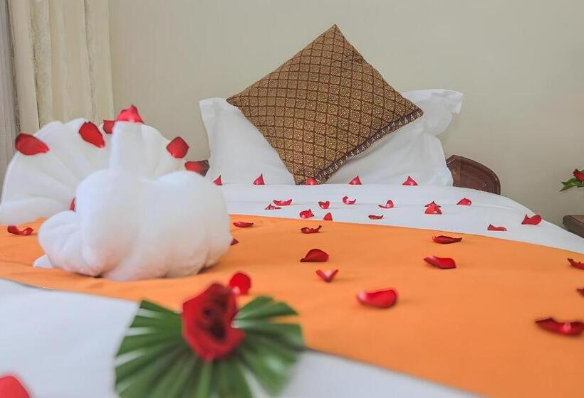 Отель Angkor Trails Residence