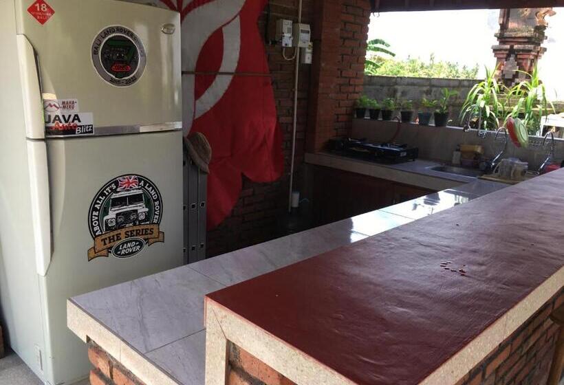 בית מלון כפרי Kubu Pering