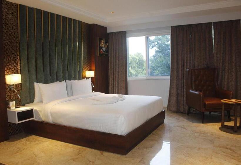 בית מלון כפרי Luxus Inn