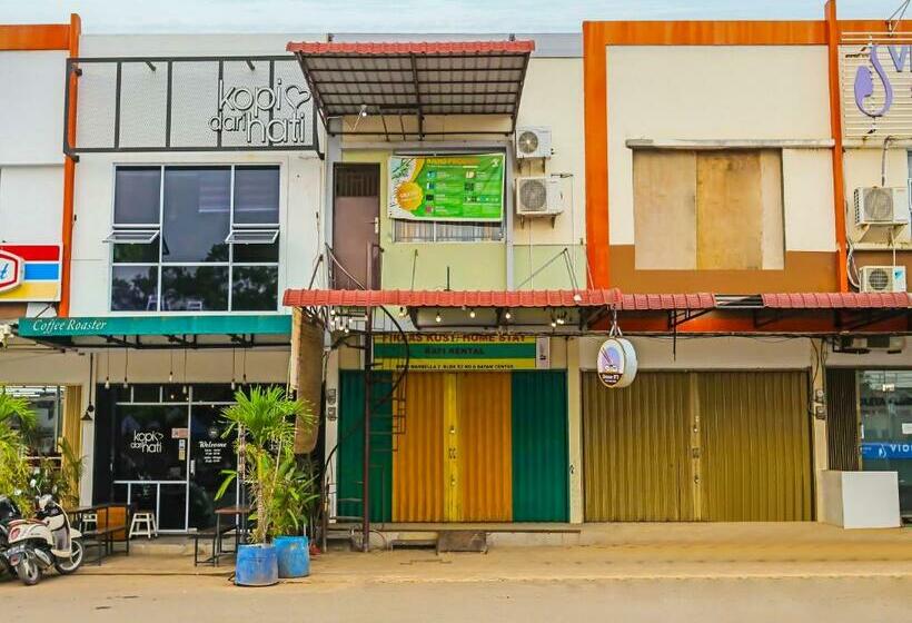 فندق Oyo 92496 Faraas Homestay Syariah