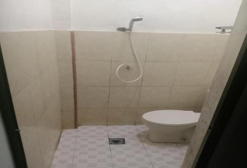 Отель Oyo 92503 Penginapan & Villa Sirait