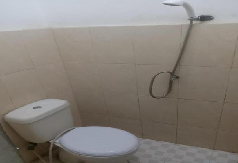 Отель Oyo 92503 Penginapan & Villa Sirait