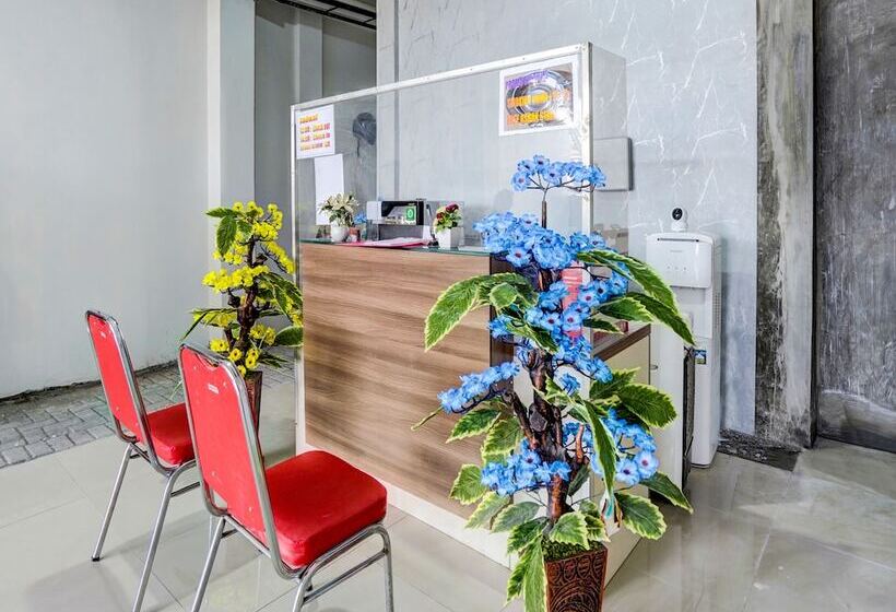 בית מלון כפרי Super Capital O 92506 K1 Residence Gedangan