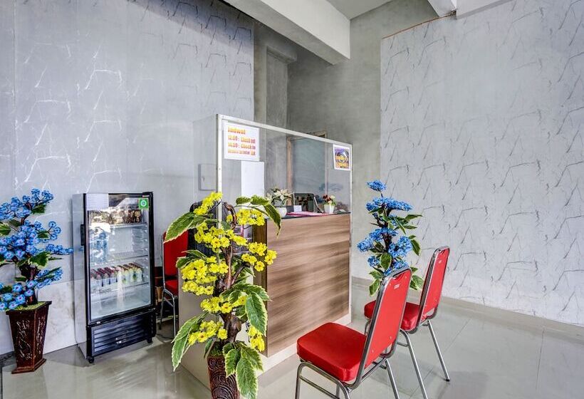 בית מלון כפרי Super Capital O 92506 K1 Residence Gedangan