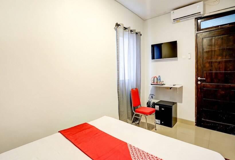 בית מלון כפרי Super Capital O 92506 K1 Residence Gedangan