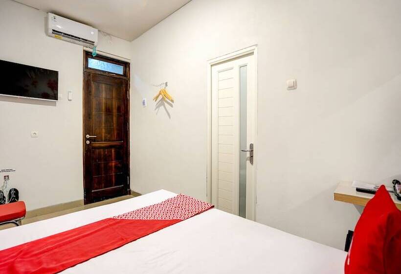 בית מלון כפרי Super Capital O 92506 K1 Residence Gedangan