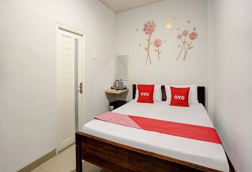 בית מלון כפרי Super Capital O 92506 K1 Residence Gedangan