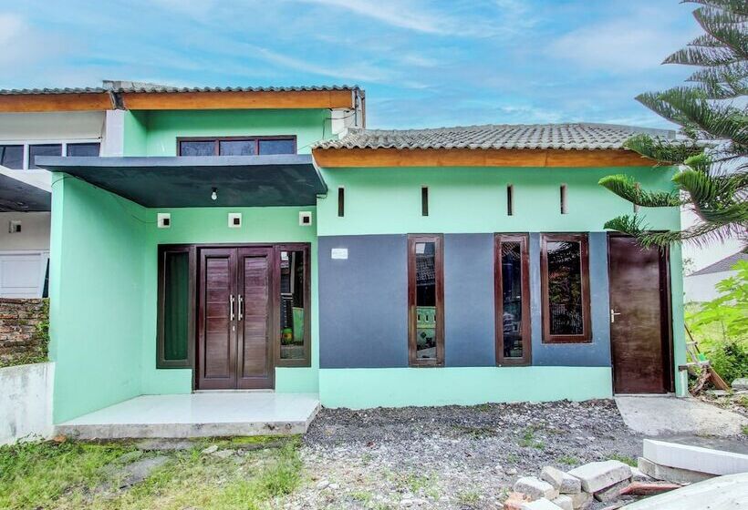 בית מלון כפרי Spot On 92490 Casa Homestay Syariah