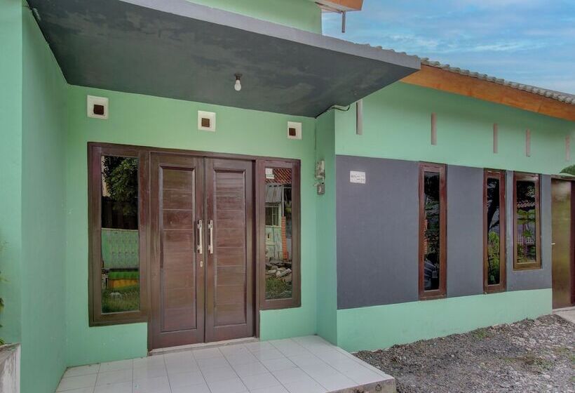 בית מלון כפרי Spot On 92490 Casa Homestay Syariah