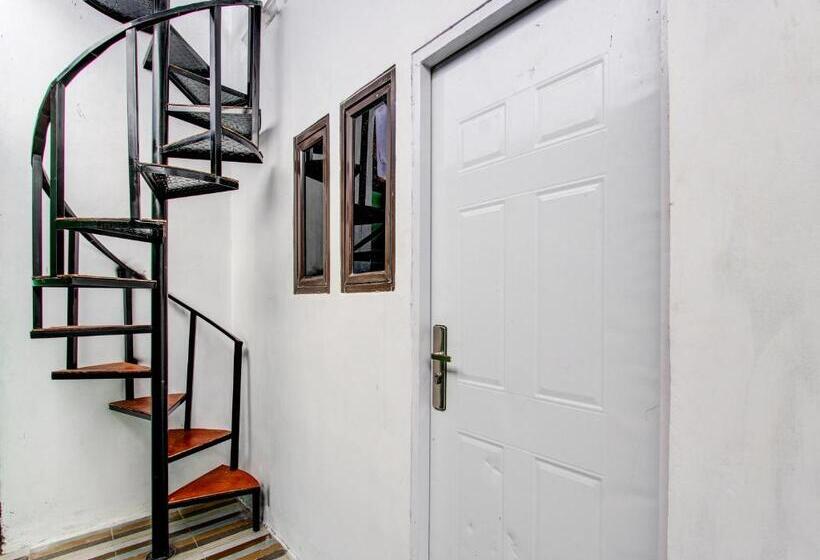 فندق Spot On 92490 Casa Homestay Syariah