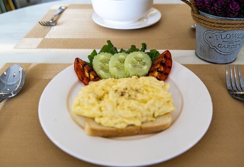 St Hotel Wattay Airport