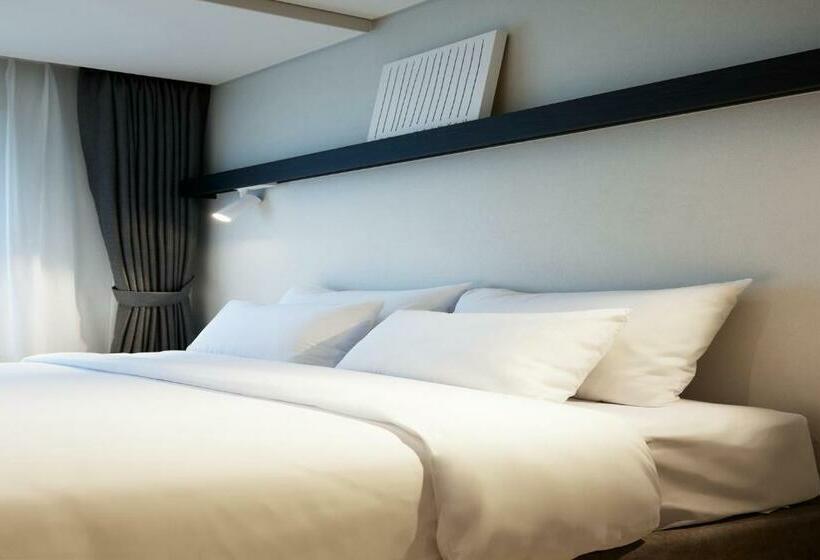 Hotel The Connoisseur Residence