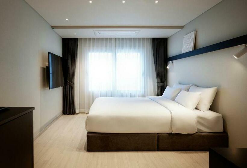 هتل The Connoisseur Residence