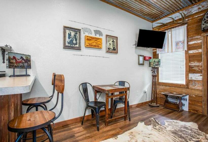 بنسيون Lonesome Dove Bandera Cabin