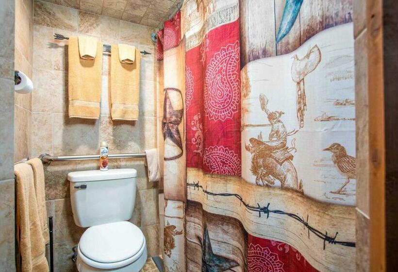 بنسيون Lonesome Dove Bandera Cabin