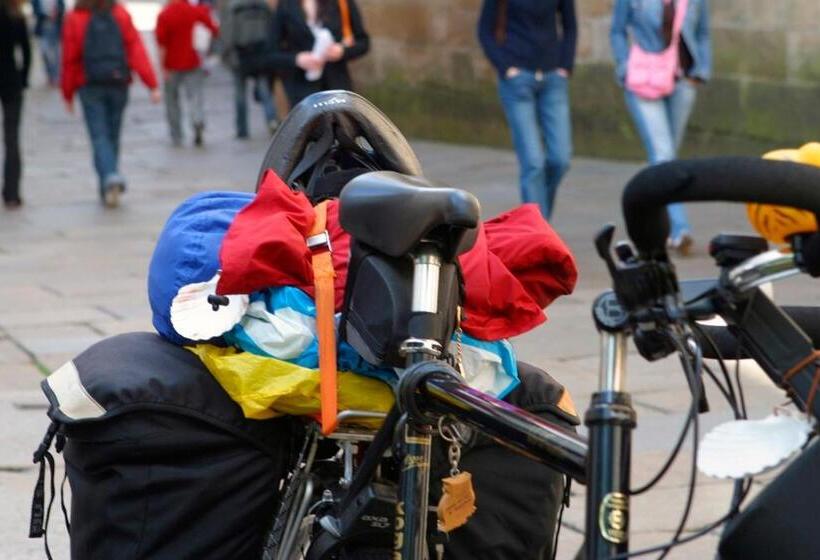 Albergue Monasterio De La Magdalena   Hostel