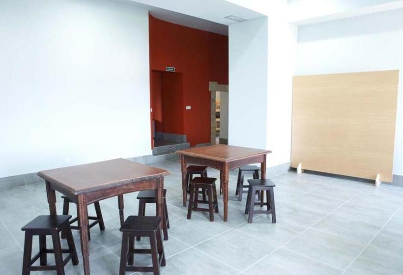 Albergue Monasterio De La Magdalena   Hostel