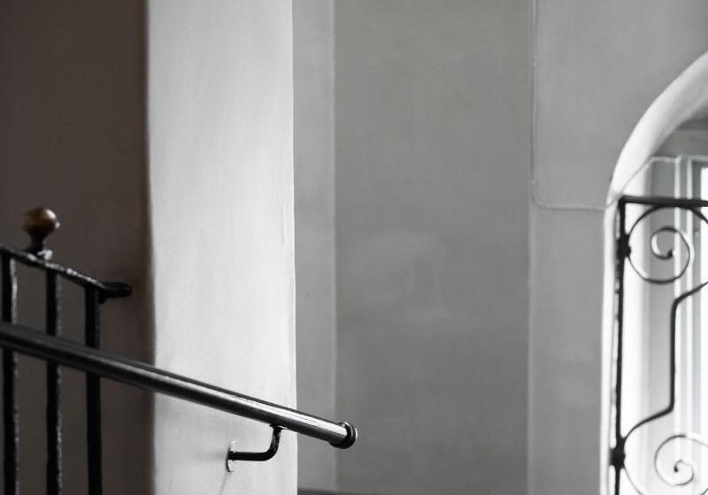 민박 Castle House Inn