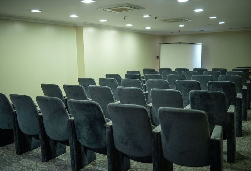 هتل Amerian Executive Cordoba